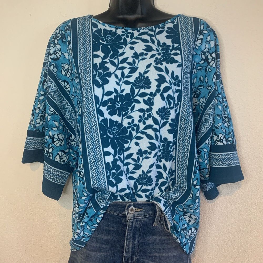 Bob Mackie Top Size M Wearable Art  Blue Turquoise Floral Print Short Sleeve